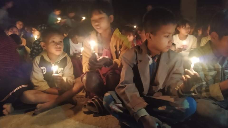 Khithitofficial's tweet photo. ဒီပဲယင်းတွင် အကြမ်းဖက် စစ်အာဏာရှင် တော်လှန်ရေး ညသပိတ်ပြုလုပ်

ရန်ကုန်၊ ဖေဖော်ဝါရီ ၂၆

ဒီပဲယင်းတွင် ဒေသခံပြည်သူများ ဦးဆောင်ကာ ယနေ့ ဖေဖော်ဝါရီလ ၂၆ ရက်နေ့တွင် အကြမ်းဖက် စစ်အာဏာရှင် ဆန့်ကျင်ရေး ညသပိတ် ပြုလုပ်ခဲ့ကြောင်း သိရသည်။ https://t.co/59jPS2KBL3
