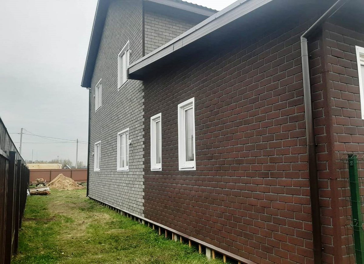 fasad_siding's tweet photo. Черепица Хауберк Светло-бежевый и Баварский Кирпич
Отделка фасада дома битумной черепицей Хауберк под кирпич. 
https://t.co/Uh6bOJZgd1
https://t.co/rEbfKPiil8

#construction​ #строительство​ #siding​ #сайдинг​ #фасаднаяплитка​ #хауберк​ #hauberk​ #фасад​ #дача​ #фасады​ #дом https://t.co/dEea0KXRU7