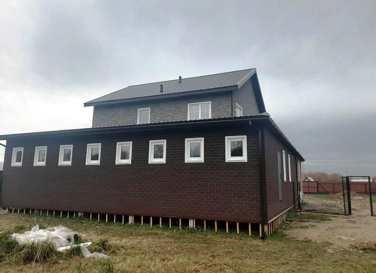 fasad_siding's tweet photo. Черепица Хауберк Светло-бежевый и Баварский Кирпич
Отделка фасада дома битумной черепицей Хауберк под кирпич. 
https://t.co/Uh6bOJZgd1
https://t.co/rEbfKPiil8

#construction​ #строительство​ #siding​ #сайдинг​ #фасаднаяплитка​ #хауберк​ #hauberk​ #фасад​ #дача​ #фасады​ #дом https://t.co/dEea0KXRU7