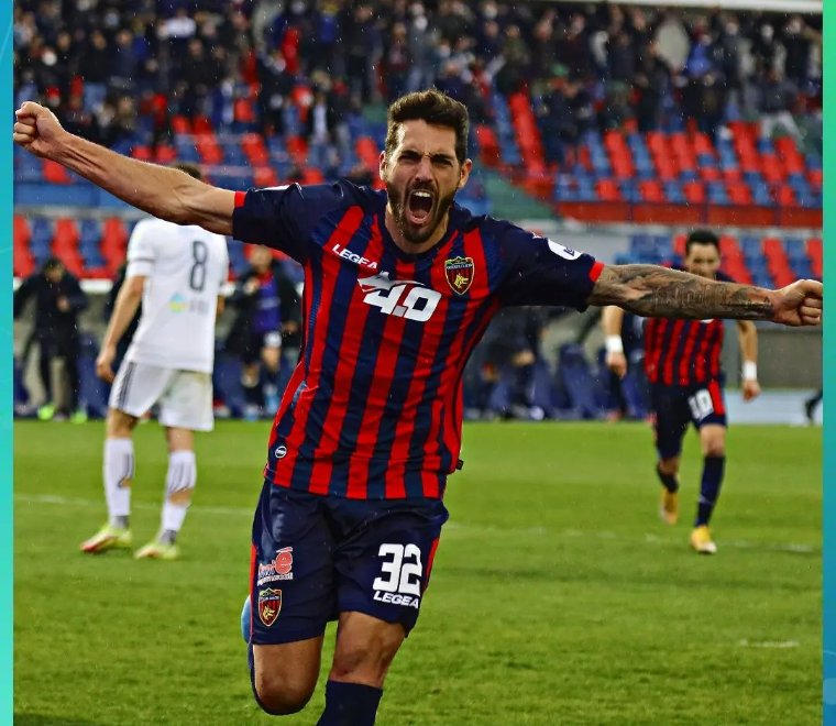 LaSolapaOk's tweet photo. #EntrerrianosPorElMundo | #SerieB 🇮🇹
LLEGÓ EL PRIMERO
Joaquín Larrivey metió su primer gol en Cosenza.
El oriundo de Gualeguay le dió el triunfo a su equipo por 2-1 ante Alessandria con un penal faltando 10 minuto para el final https://t.co/Be9vMeLWQx