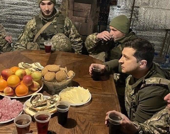 hamzasiad_m's tweet photo. A statesman worthy of all appreciation left the Palace of the Republic and went down to the trenches to strengthen his soldiers
#Ukraine https://t.co/dnLW5rZTmW