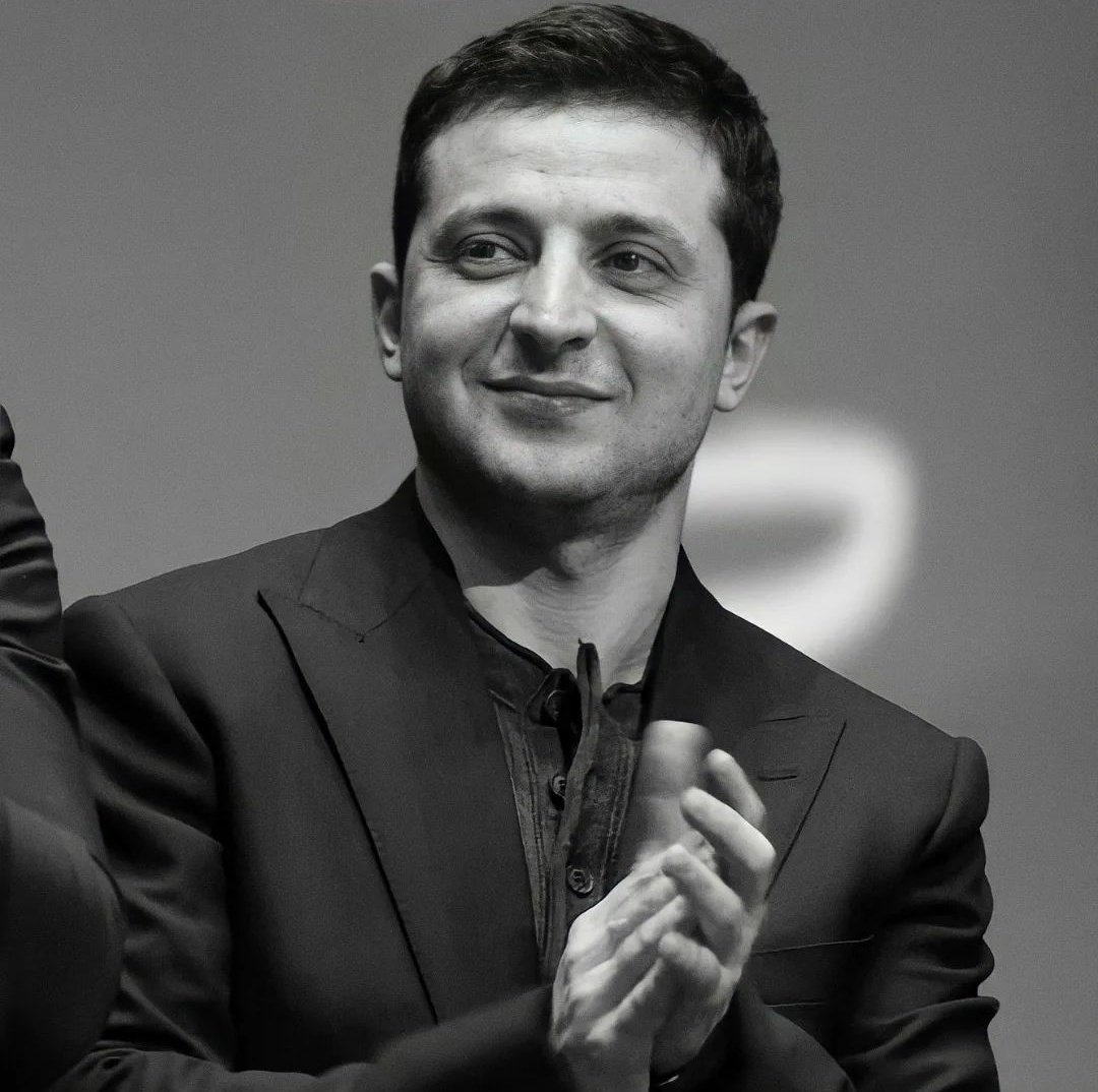 sahilkotharii's tweet photo. I hope everyone learns from this man! President Volodymyr Zelenskiy
Courageous man and a true leader! Not letting his people down, a true inspiration and the world needs to learn from him!
 #VolodymyrZelensky #UkraineRussiaWar #PutinHitler #UkraineUnderAttack https://t.co/flIIA4pq14