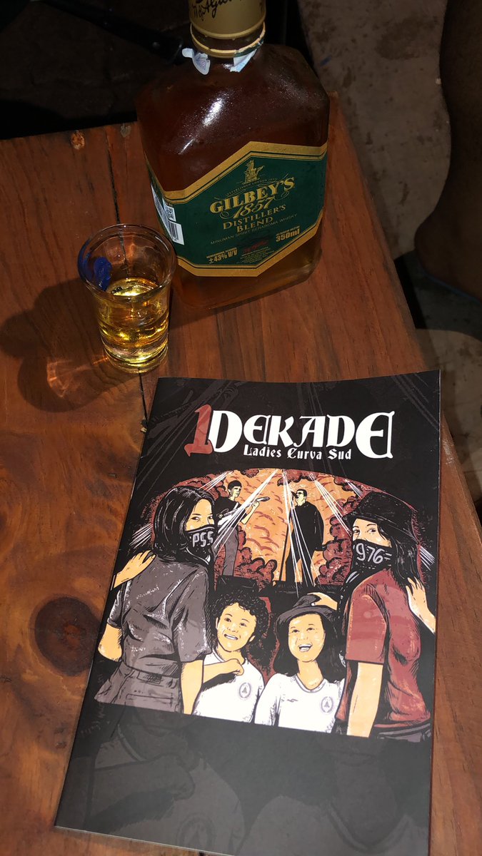 976Stud's tweet photo. Akhir pekan ini ditemani bacaan zine dari @LCSxPSS_1976 🍻

#PSSterus https://t.co/xO02wGPRyo