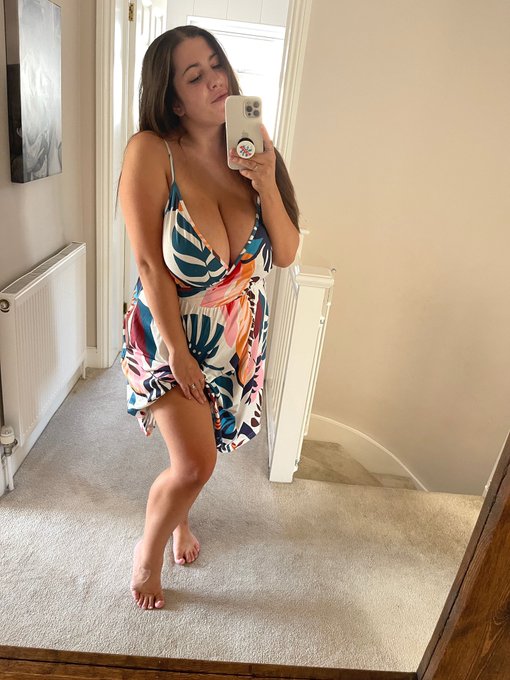 🥺 Is this dress ok for your friends birthday drinks ..? 🎉🍹 https://t.co/nyO6dvtq4R