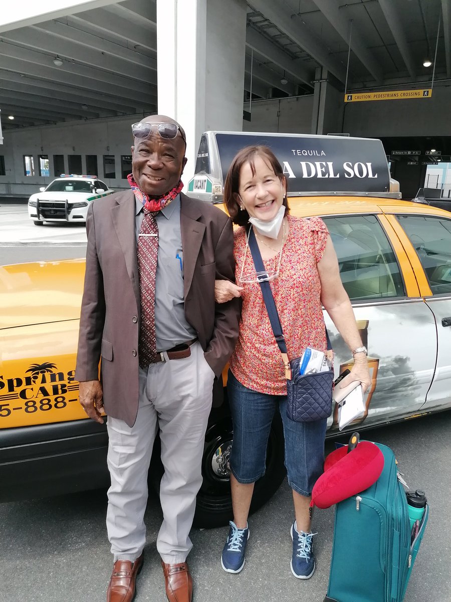 michihincapie's tweet photo. Les presento a mi nuevo amigo, Mr. Wilson. Ayer me tocó para llevarme al hotel y  nos contamos nuestras vidas. Se ofreció buscarme hoy para llevarme al puerto (gratis!). Nunca había tenido un taxista tan elegante y amistoso. Ya intercambiamos teléfonos y todo! La vida es bella🥰 https://t.co/A83mRYd5e3