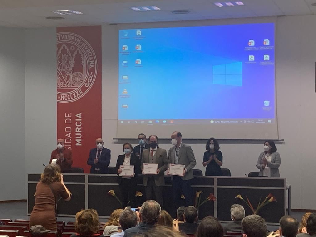 ModeloIndice's tweet photo. Acto de entrega de certificados a los profesores que han obtenido EXCELENTE en el programa de evaluación de la calidad docente #UMU https://t.co/Rdprfq6UN0