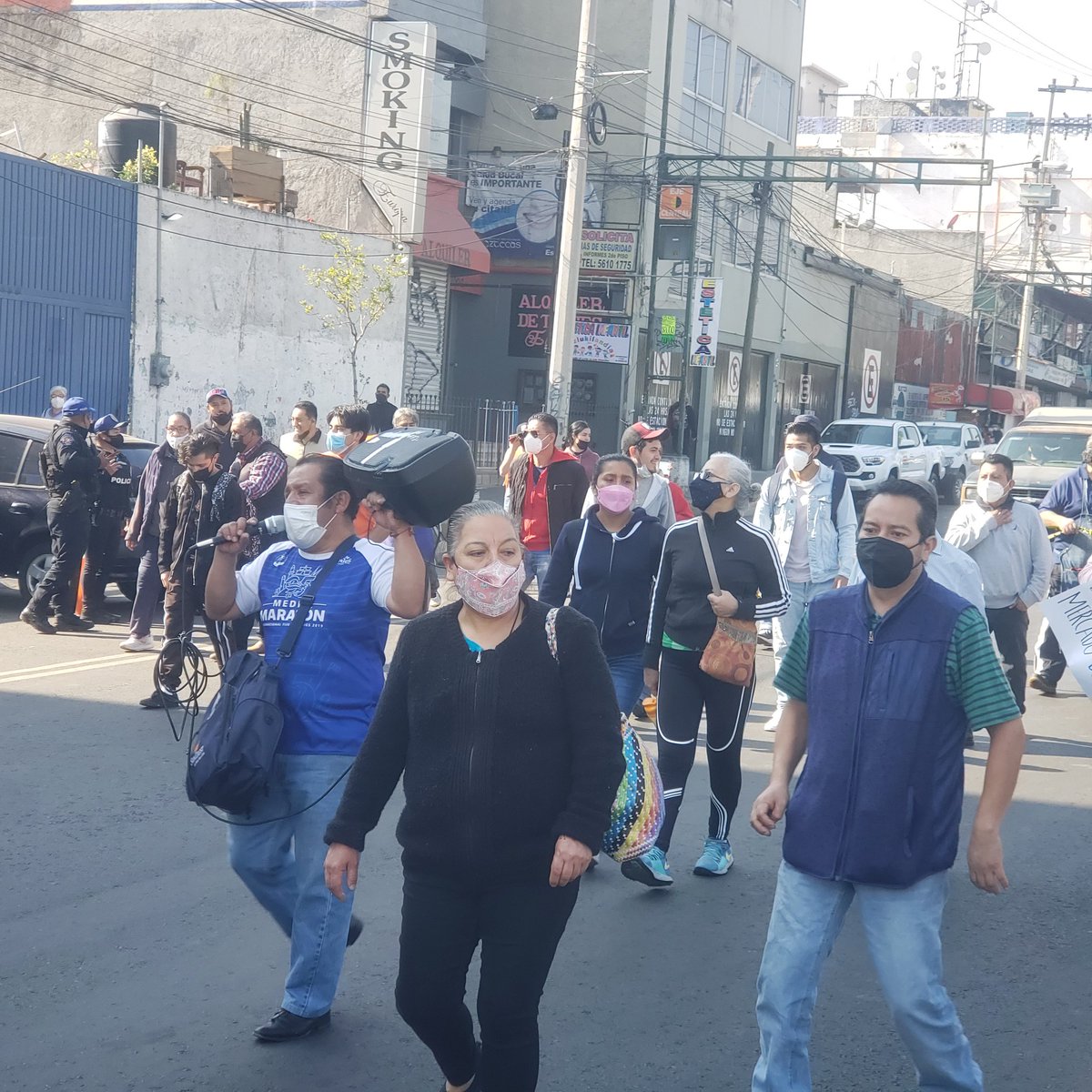 JhonCoyote's tweet photo. Marcha de comerciantes del Mercado de la Bola, con dirección a la Alcaldía Coyoacán, https://t.co/z0RyxRsYoJ