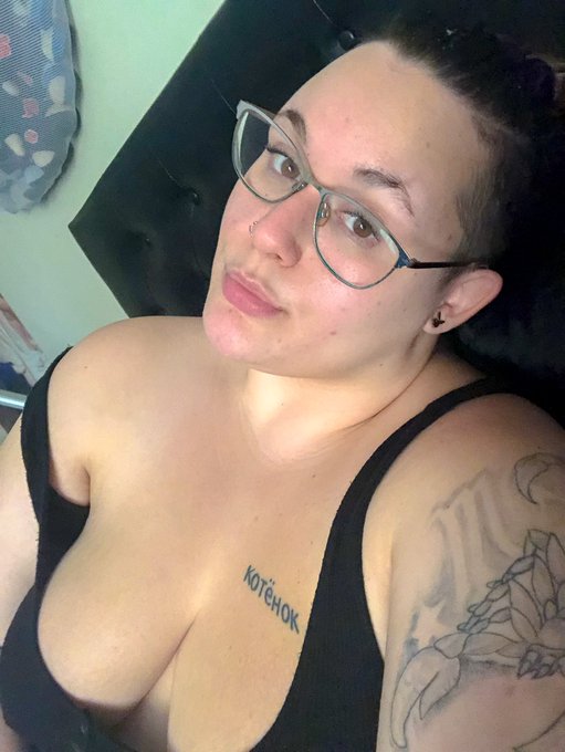 Probably 2 if my favorite photos of me! https://t.co/a44sCb5wUe<a href="/tag/tongue"class="tags"><span>#tongue</span></a>