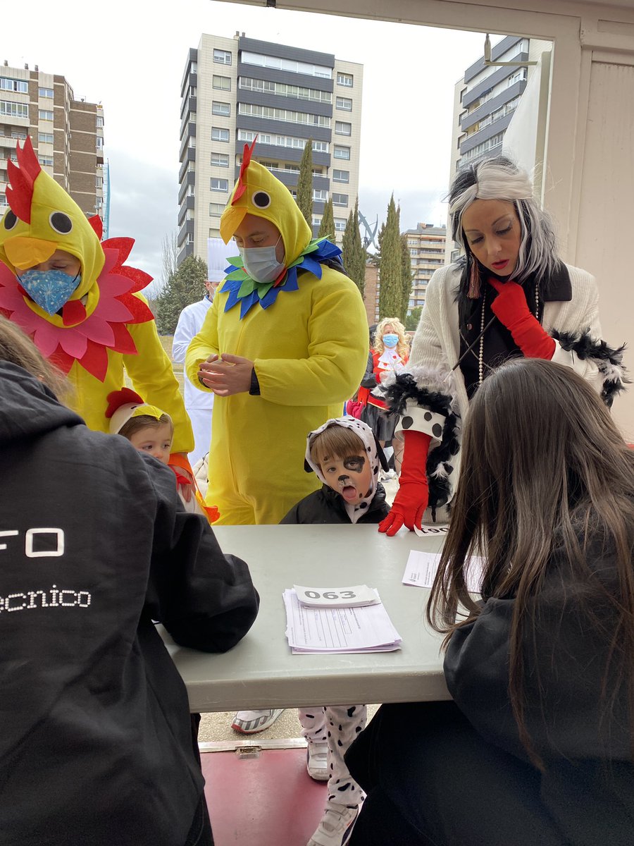 infoVLL's tweet photo. 🎭Arranca el #carnavall en la Cúpula del Milenio con el Concurso de Disfraces. Ambientazo para pasar una tarde estupenda en familia y con amigos en la mejor compañía con @MenudoTinglado
Colaboración de @ccvallsur https://t.co/7sYZGrD7hM