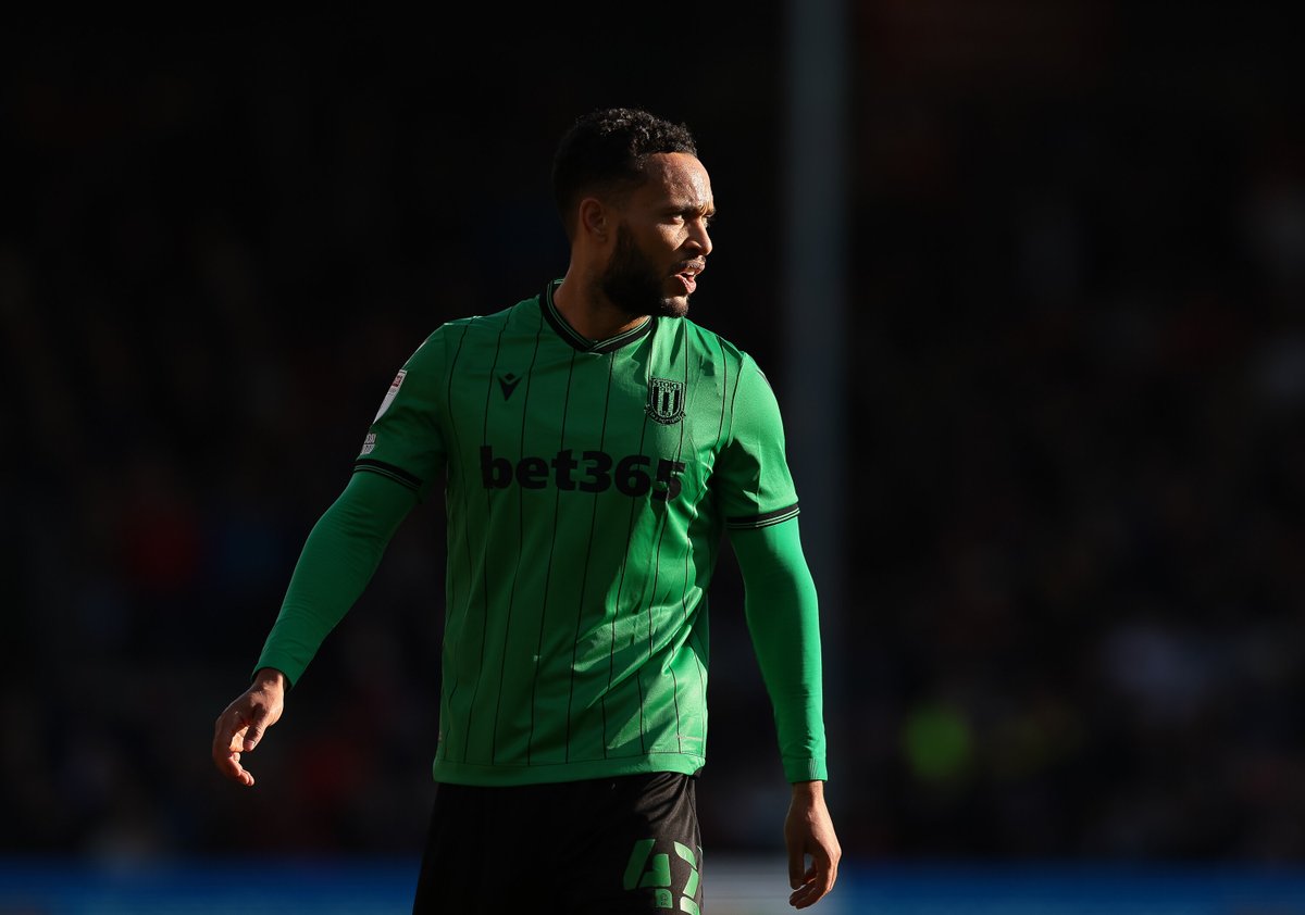 stokecity's tweet photo. Into the final 🔟 😬

GO'ARRRN STOKE!

 🍒 0-1 🟢
#SCFC #BOUSTK https://t.co/bZ1EUnRFWJ