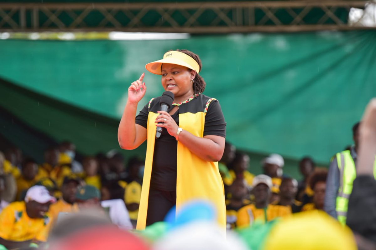 ItsSossion's tweet photo. And whenever H.E @AnneWaiguru aka Minji Minji is around, the results are vivid n can even be seen by the blind
Nyeri County is #Rutonated
#NyeriVoiceForRuto https://t.co/Edvvk9KQmU