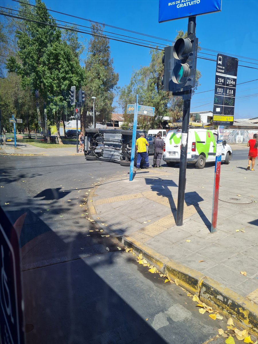 coyotin2013's tweet photo. Precaución choque múltiple en la intercepción de las calles linares con coronel @adnradiochile ,@radiobiobio ,@radiocooperativ ,@radiocarab ,@radiolagranja https://t.co/7a56UnjK7T