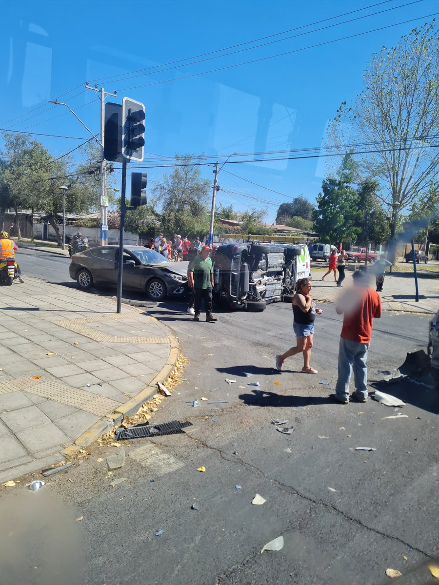 coyotin2013's tweet photo. Precaución choque múltiple en la intercepción de las calles linares con coronel @adnradiochile ,@radiobiobio ,@radiocooperativ ,@radiocarab ,@radiolagranja https://t.co/7a56UnjK7T