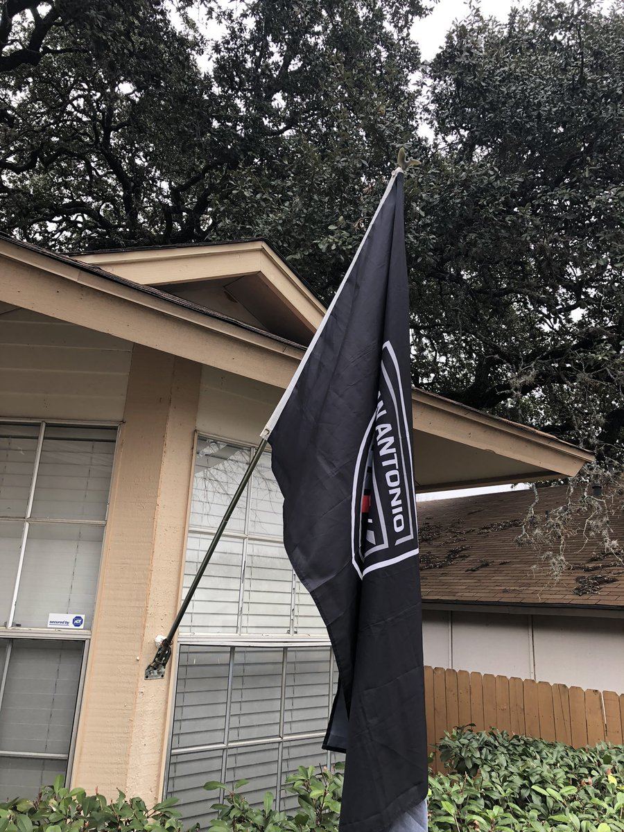 R0yceTheV0ice's tweet photo. It’s a @SanAntonioFC preseason GAMEDAY! Let’s see those flags! #SAFCFlagsUp https://t.co/T6dfV7ChHZ