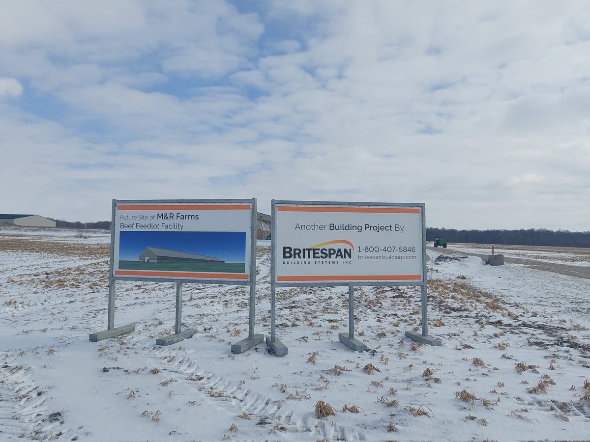 Signs showed up foe our project this morning. <a href="/ONCornFedBeef/">OntarioCornFedBeef</a> <a href="/BeefFarmersON/">Beef Farmers of Ontario</a> <a href="/CanadianBeef/">Canadian Beef</a> <a href="/LmacCanada/">LMAC CANADA</a> #Fastalker #eatbeef