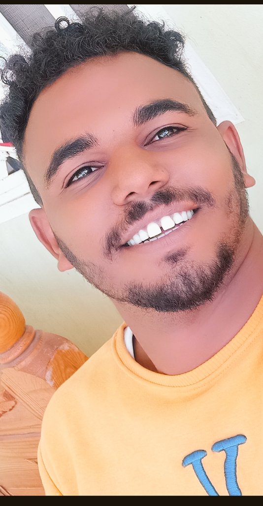 "اجعل قلبك مثل باص الفاشر، وم الحب إلا للحبيب العاشر"..