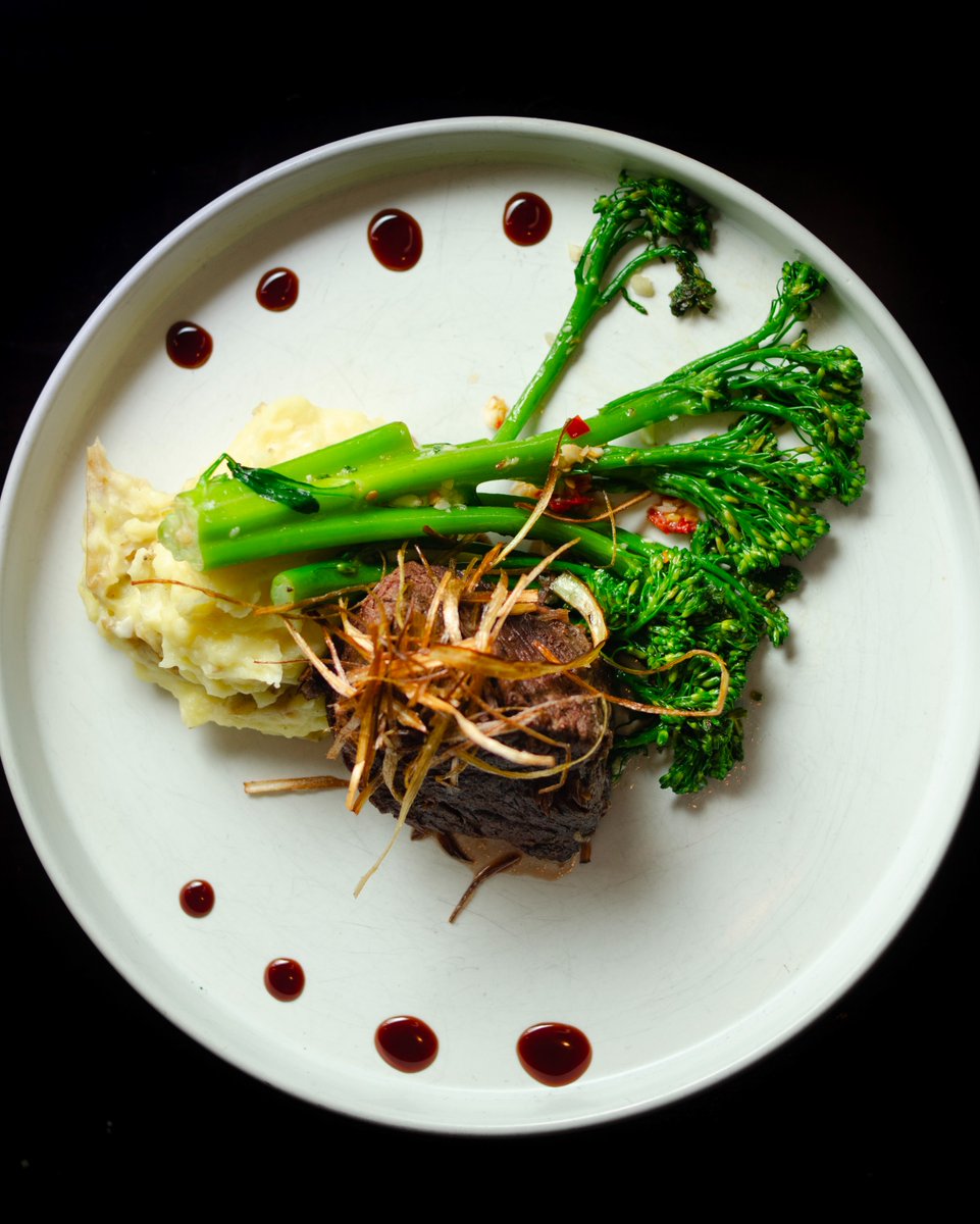 LocalFirstAZ's tweet image. Devour is here! *cue happy dance* 🕺 Check your email for pick-up details and head to the restaurant during your scheduled pickup time. 😋

Don&apos;t forget to brag about your meal! Share your night by using #DevourPhoenix  📸