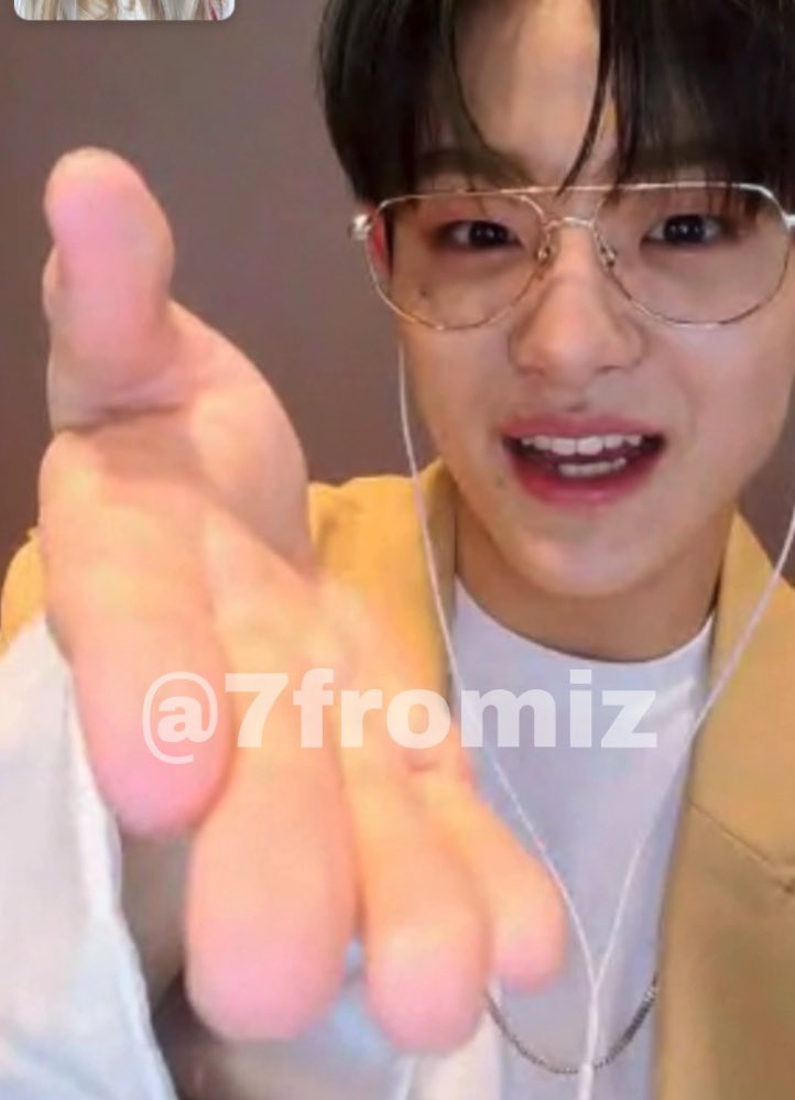 7fromiz's tweet photo. treasure 1:1 jihoon the second step: chapter one videocall event; a thread // 2022.02.19 https://t.co/qSlBgkmwkX