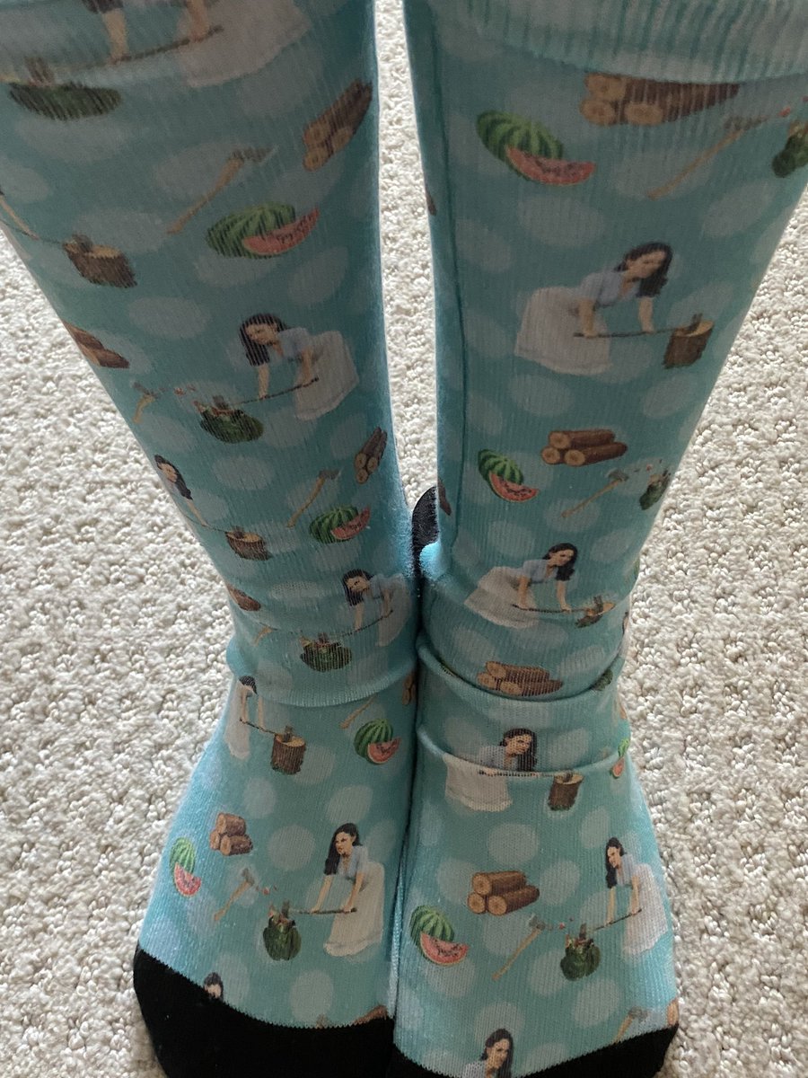 MetacarolineR's tweet photo. In honor of @CadeDortch wearing my favorite #homecadesocks @erinkrakow Woodchopping and watermelon chopping 👏🏻 https://t.co/dCJ4k5gdZG