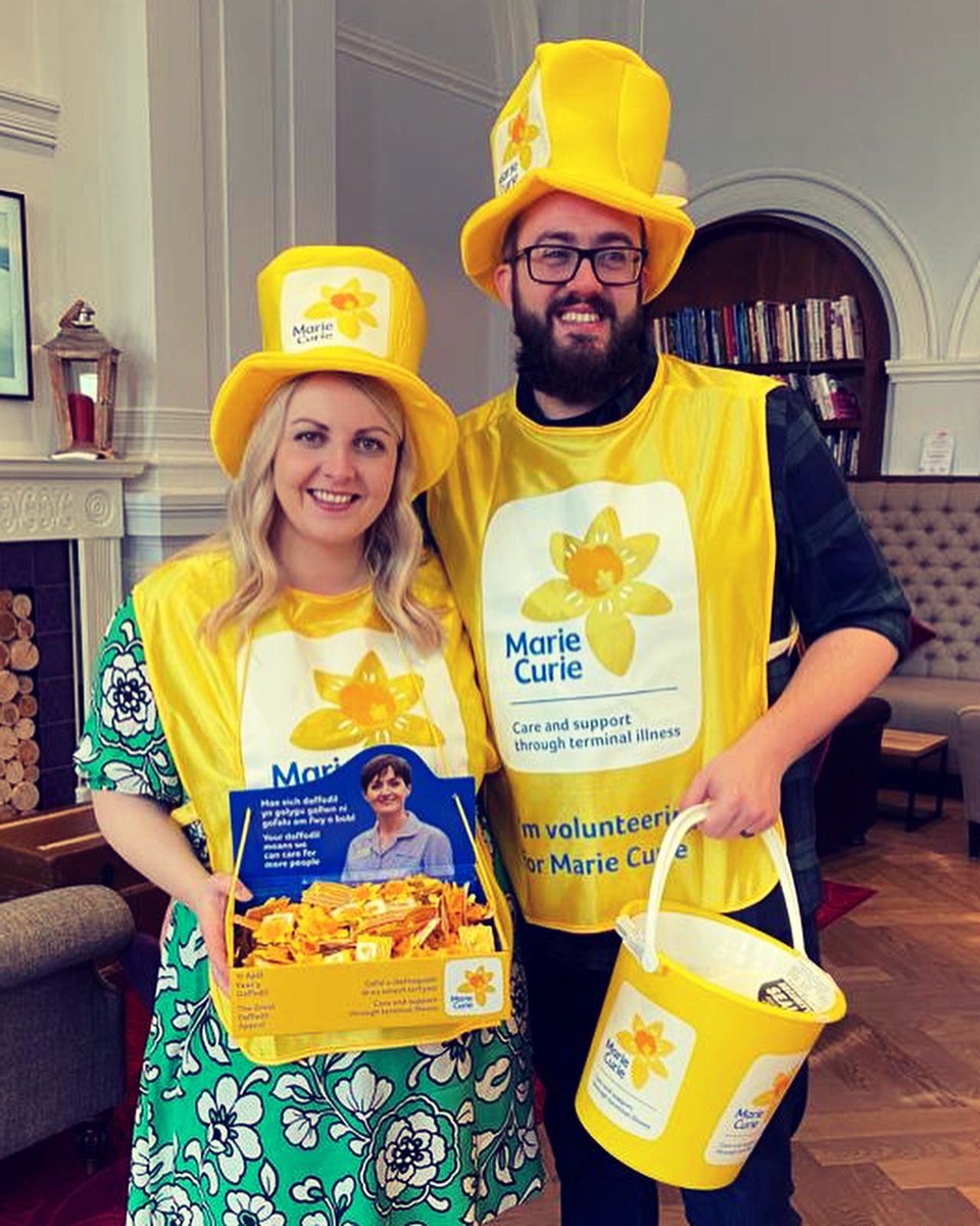 FundraiserHan's tweet photo. ‘Couples that collect together, stay together!’ 🌼💛🌼 

#GDA2022 #mydaffodil  @mariecurieuk @MarieCurieCymru https://t.co/GMOaRkBiWx