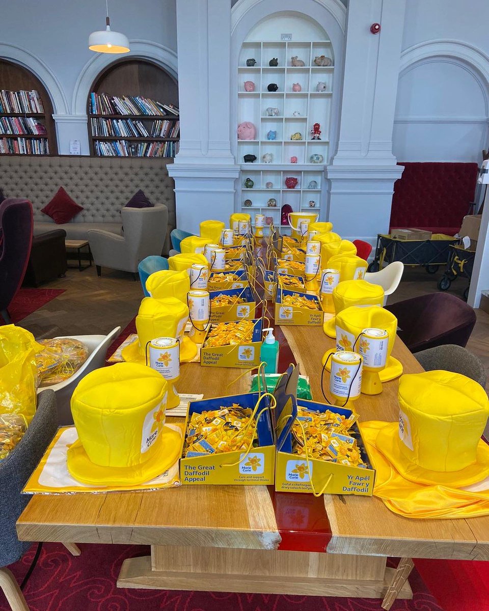 FundraiserHan's tweet photo. ‘Couples that collect together, stay together!’ 🌼💛🌼 

#GDA2022 #mydaffodil  @mariecurieuk @MarieCurieCymru https://t.co/GMOaRkBiWx