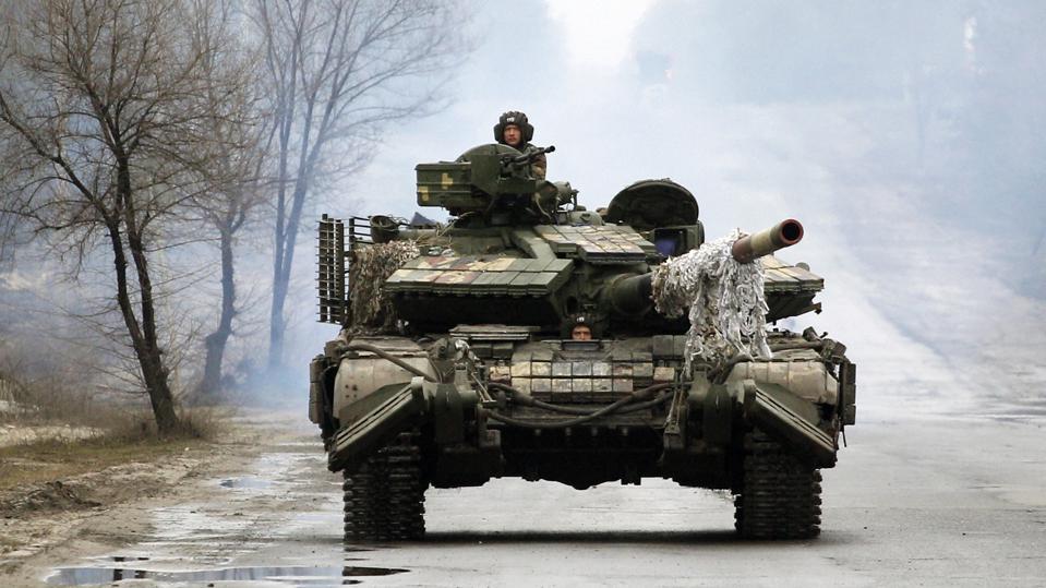 Forbes's tweet photo. Germany Reportedly Approves Weapons Transfer To Ukraine In Reversal Of Longtime Stance On Lethal Military Aid https://t.co/z1CcmNAtoP https://t.co/8apB4tpwDO