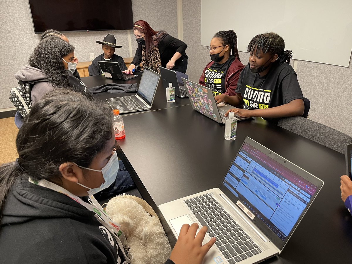 TechTisa's tweet image. Spending my Saturday with my SWAT team President Ramiro and Vice President Valerie @codefortheculture learning how to code beats, fly drones, and use spheros with @DrJEMcDonald