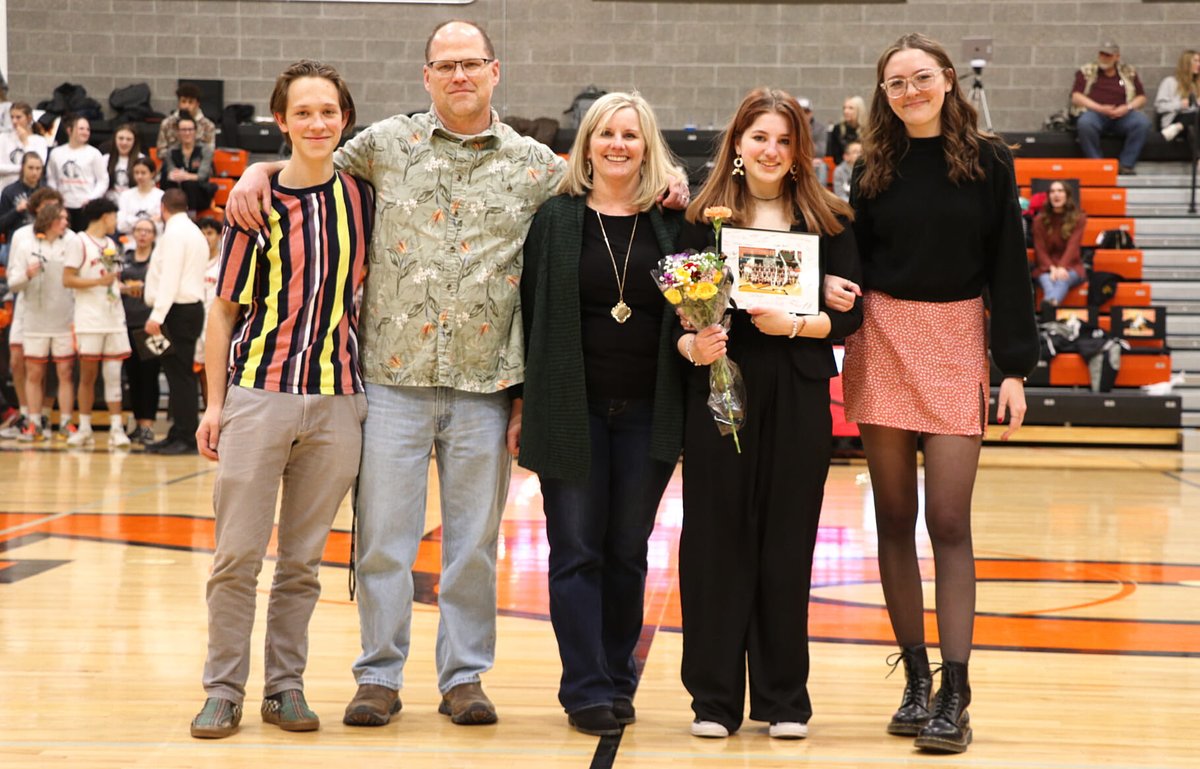 Huge shoutout to the greatest student trainers in all of the land!  

Knowledgable, dependable, personable, responsible doesn't even begin to describe these two.  Not to mention, they can shoot free throws in the clutch!

#together

<a href="/BrynCatlin/">bryn</a> <a href="/GaitherPaige/">Paige Gaither</a>