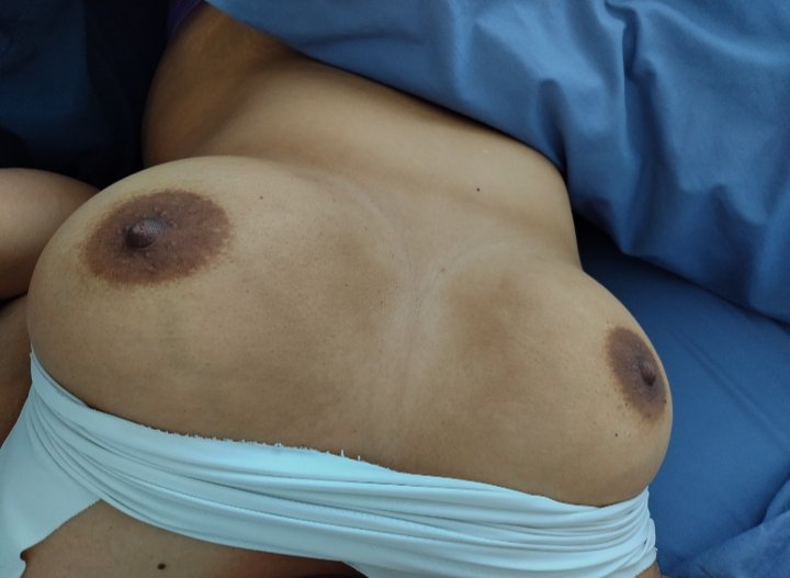 Pezonlover's tweet photo. Empezamos el día con un aporte de @muanchan82  q nos mana las tetas de su mujer https://t.co/OZR3UBlcx3