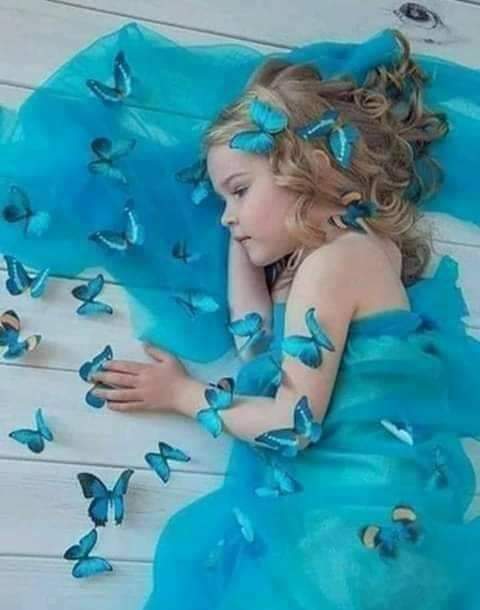 JrahKfaya's tweet photo. رأيتُ بحلميَ أنّا التقينا ⁦
مُصادفةً حُلوةً في الزّحامْ

حديثٌ قصيرٌ جرى بي��نا
سؤالٌ عنِ الحالِ ثمّ سلامْ

وأمّا العيونُ فقالت كثيراً 
وأزْهرَ قلبي لوقعِ الكلامْ

فليت اللقاء يكونُ يقينًا
وليت الفراق حديثُ منام https://t.co/Bm4wTw8xY5