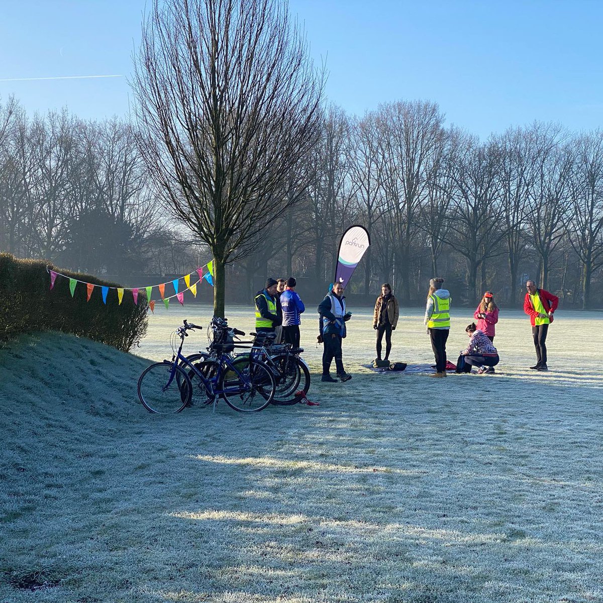 parkrun brings people together, and in these times we need to cherish the things that unite us and be grateful for the things that we share. Reached my 25 volunteer milestone today and Karpendonkse Plas celebrated its 2 year anniversary. #loveparkrun #parkrun @parkrunNL