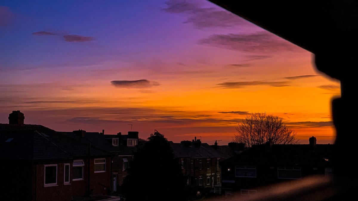 shanerounce's tweet photo. Sunrise from the new place.
#sheffield #southyorkshire #sheffieldissuper #syorksphoto #photography https://t.co/mxuI3VpWJJ