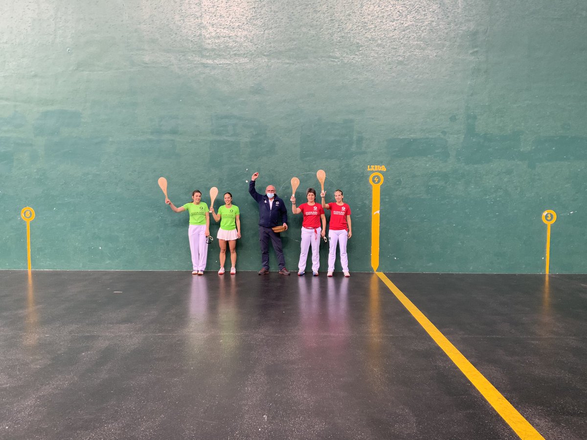 EPfederakuntza's tweet photo. 2022ko E.H-ko EMAKUMEZKOEN GOMAZKO PALETAKO ELITE TXAPELKETA

FINALERDIAK / SEMIFINALES

🔴 IRAZUSTABARRENA-MENDIZABAL 30
🔵 MARTIN-RUIZ DE AZUA 25 https://t.co/rl2XbSOMm1