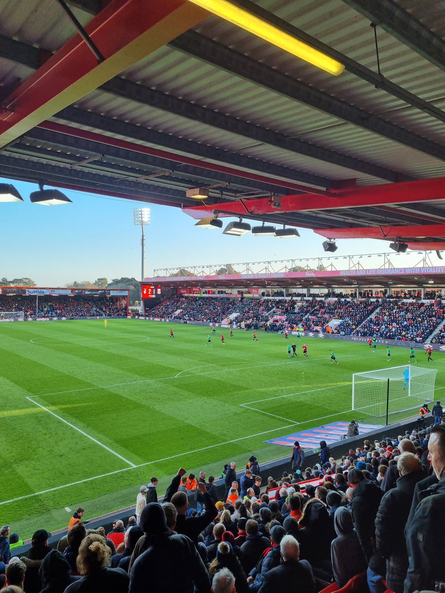 AFCB_M2theC's tweet photo. A game of 2 halves..
1st half - Ted Shed
2nd half - Fletch Stand
#BOUSTO ๐ #AFCB https://t.co/IkSJzYDCDx