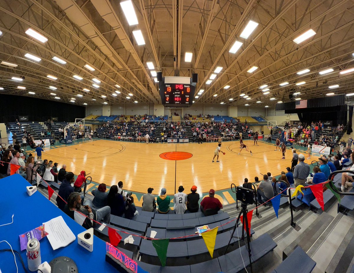 scisatv's tweet photo. Tune in! State championship Saturday is live on https://t.co/4H6oD9TMmX #SCISA #basketball https://t.co/5accSEErCn