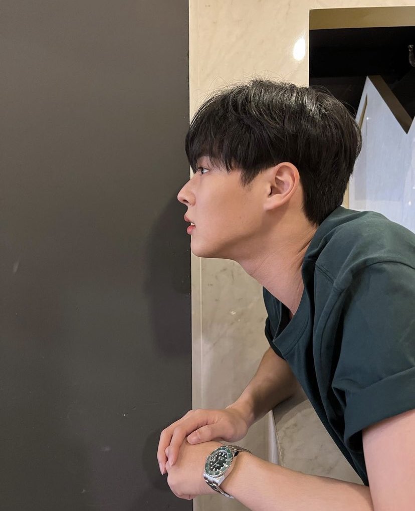 damn he is so handsome !

#빅톤 ♡ #최병찬 #BYUNGCHAN