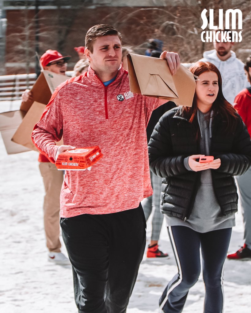ArkRazorbacks's tweet photo. Our guy @bumperpool10 delivering @slimchickens to the people https://t.co/rLhx57kFSO