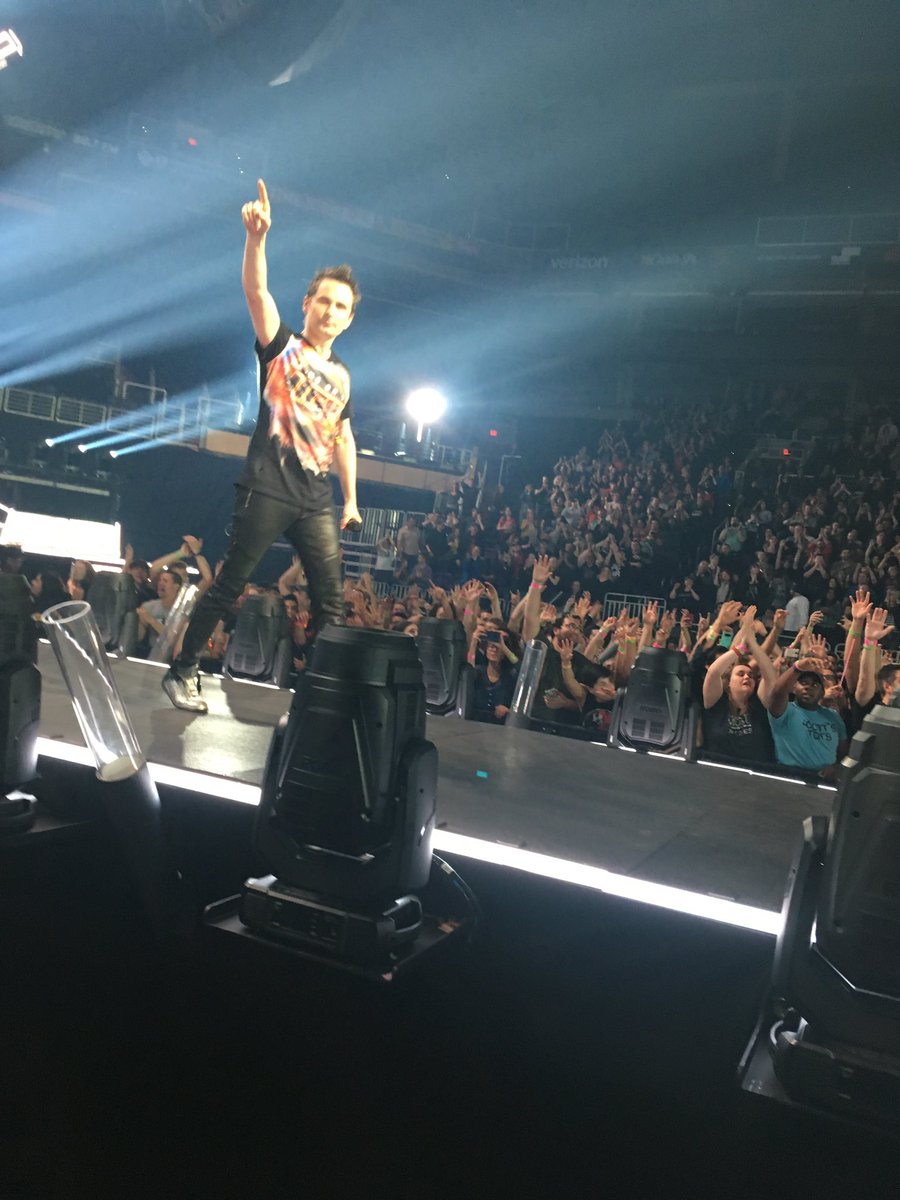 ROKU9413's tweet photo. Happy 3rd. Greatest show of my life #muse #simulationtheorytour https://t.co/FU5YMFo1es