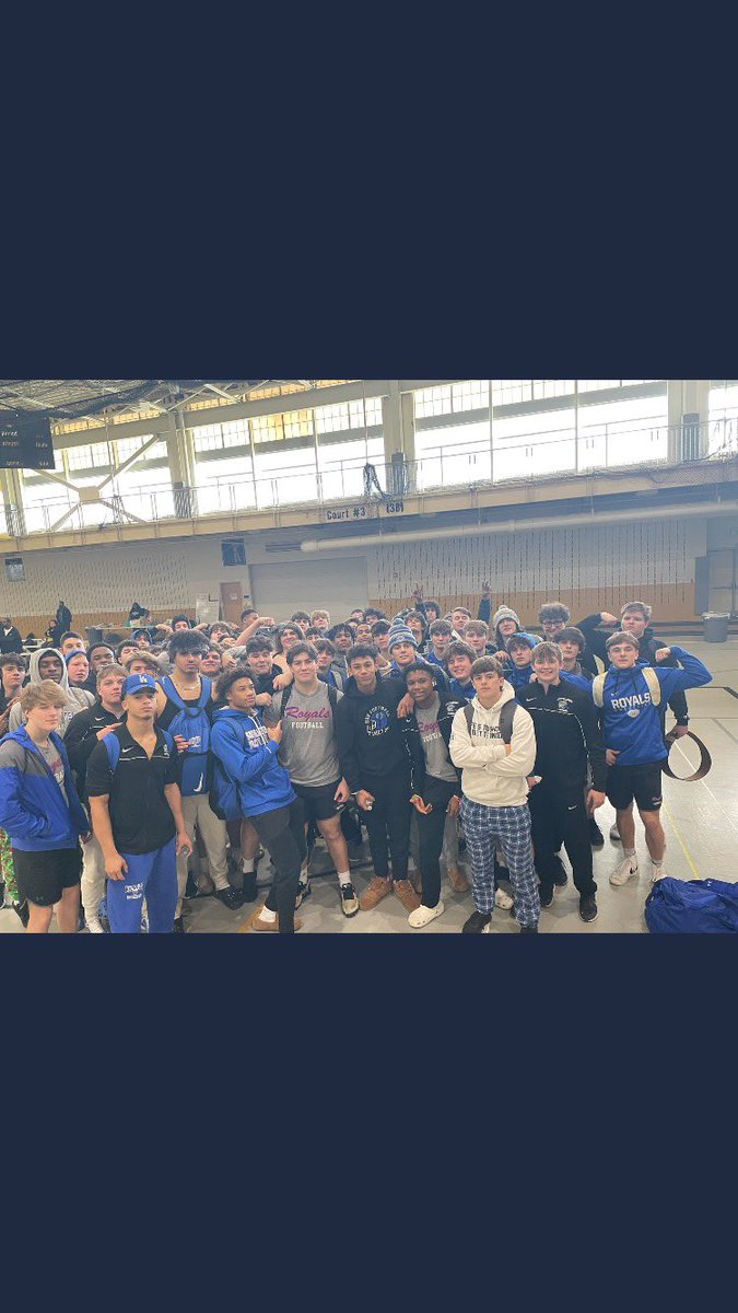 Had an amazing time competing at the Warren Central lifting meet! Had a fun time lifting weight with my brothers.
<a href="/HSEFootball/">HSE Royal Football</a> <a href="/HSEStrength/">HSE Strength</a> <a href="/WARRENCENTRALFB/">WC Football🏈</a> <a href="/IndianaPreps/">Indiana Preps</a> <a href="/IndyWeOutHere/">IndyWeOutHere ‼️</a> 
Squat: 405
Clean: 285
Bench: 265
40 time: 4.68