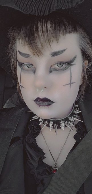 Do you like today's makeup? Fund me then.  $faithegoth https://t.co/hXuQMIlfkz<a href="/tag/finsubs"class="tags"><span>#finsubs</span></a><a href="/tag/gothicgirls"class="tags"><span>#gothicgirls</span></a>
