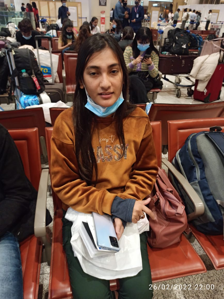SanjayAgarw_IAS's tweet photo. Bihar welcomes these students. Reached Mumbai. Coming Patna tomorrow. Bihar foundation is taking care of these students.
@BiharDMD @IPRD_Bihar https://t.co/121Kz6K3F5