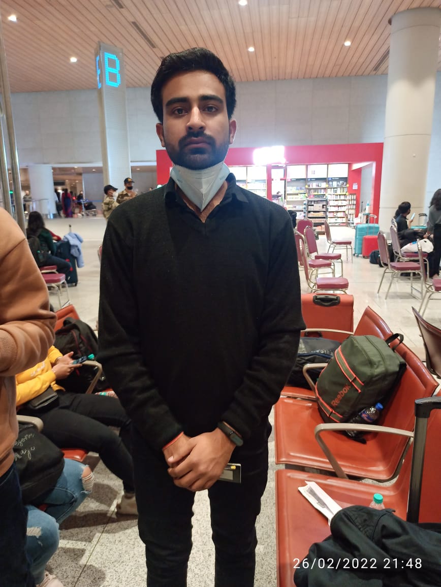SanjayAgarw_IAS's tweet photo. Bihar welcomes these students. Reached Mumbai. Coming Patna tomorrow. Bihar foundation is taking care of these students.
@BiharDMD @IPRD_Bihar https://t.co/121Kz6K3F5