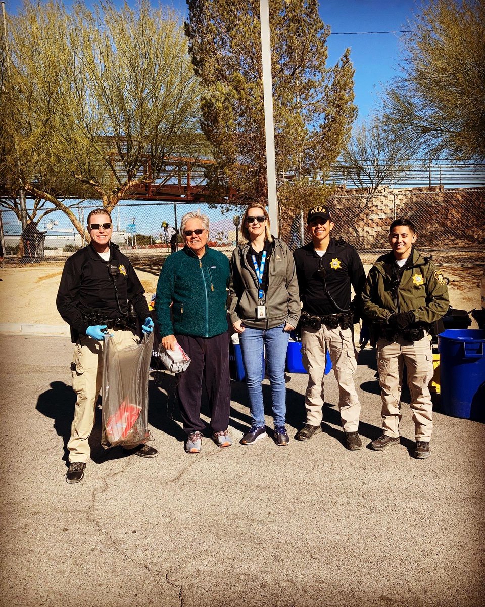 LVMPDSEAC's tweet photo. Today is a beautiful day to @getoutdoorsnv at the Flamingo Arroyo trail. @CommishTick @LVMPD #partnerwiththecommunity https://t.co/LOaxHliLbM