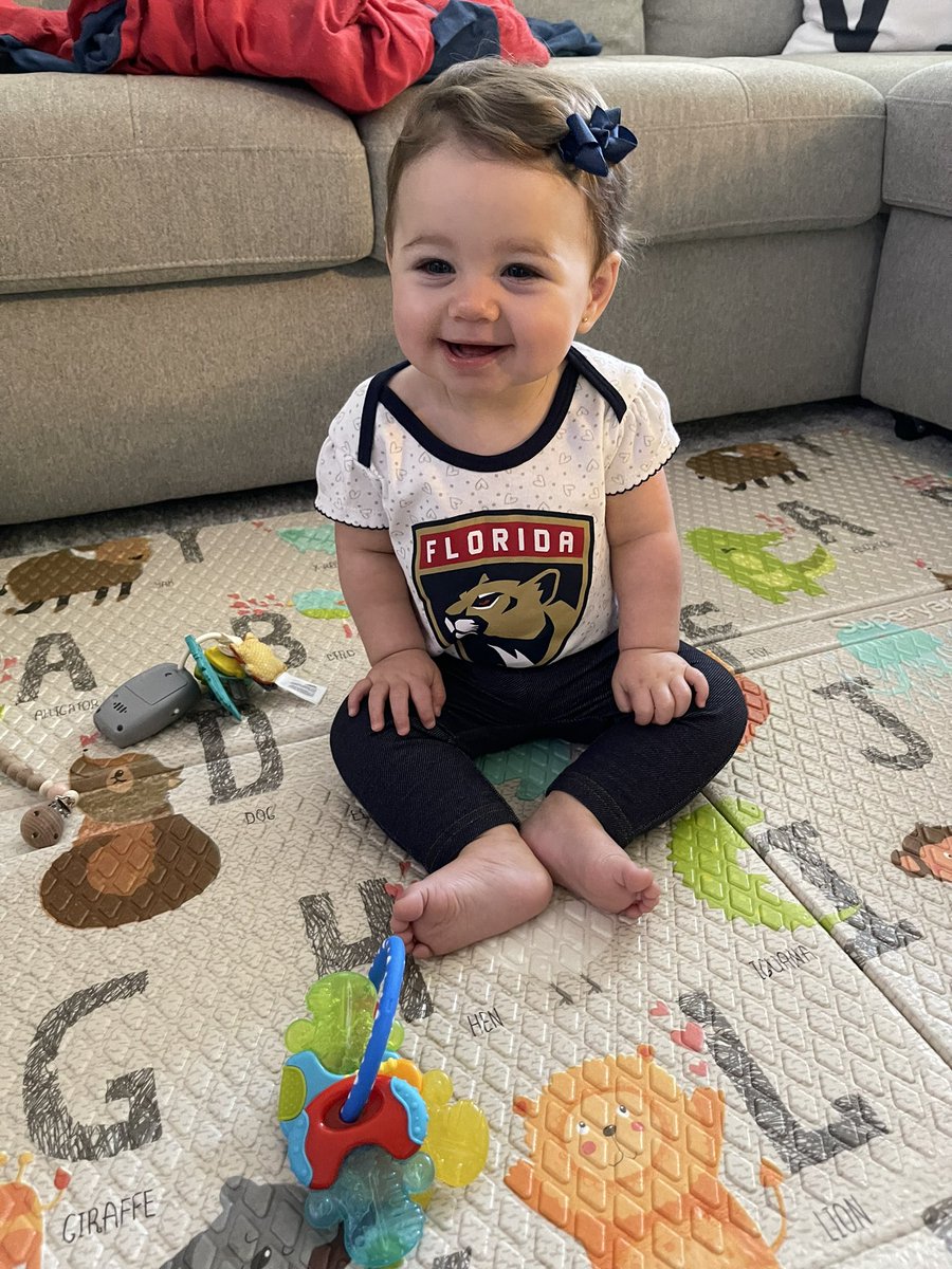 Austinnlee11's tweet photo. First hockey game!!
 #TimeToHunt  #FlaPanthers @FlaPanthers https://t.co/4J4TS53ZSj