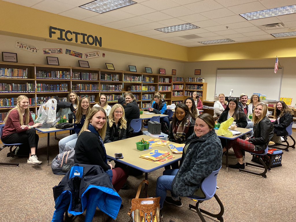 Todd_ESU's tweet photo. Our students got to visit @circleusd375 &amp; do microteaches w/ K/1 students in reading &amp; science. They learned what it means to #thrivein375. Thanks to @drazey82 for letting us come work with your students. #esu #stingersup #buconation #Hornetsineducation @butlercc @emporiastate https://t.co/VV1xLjWHh5