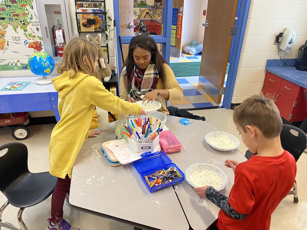 Todd_ESU's tweet photo. Our students got to visit @circleusd375 &amp; do microteaches w/ K/1 students in reading &amp; science. They learned what it means to #thrivein375. Thanks to @drazey82 for letting us come work with your students. #esu #stingersup #buconation #Hornetsineducation @butlercc @emporiastate https://t.co/VV1xLjWHh5