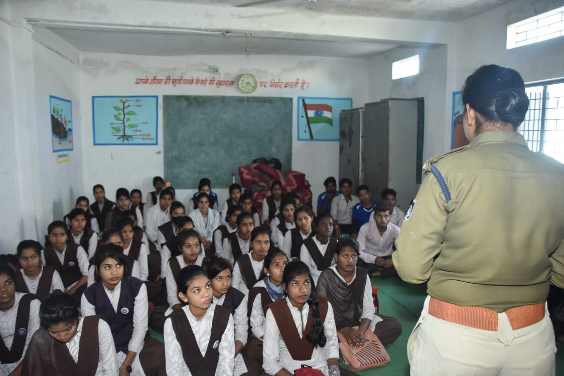 PalSociety's tweet photo. पल संस्था शाजापुर कालापीपल भरदी में महिला ऊर्जा डेस्क थाना कालापीपल एवं एनएसएस टीम के साथ राष्ट्रीय सेवा योजना, सात दिवसीय विशेष शिविर में छात्र-छात्राओं के साथ संवाद किया गया बाल अधिकार और महिला अधिकार के संबंध में जागरूक किया
@NSSRDBhopal @JansamparkMP @CMMadhyaPradesh https://t.co/DB5wiZjpH7