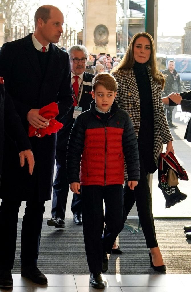 isaguor's tweet photo. Mate, Prince George walks like Prince William. He has the same posture as William, I don't know if that makes sense 😳 I’m just… 

📸: Getty Images https://t.co/8mzjGxPJgw