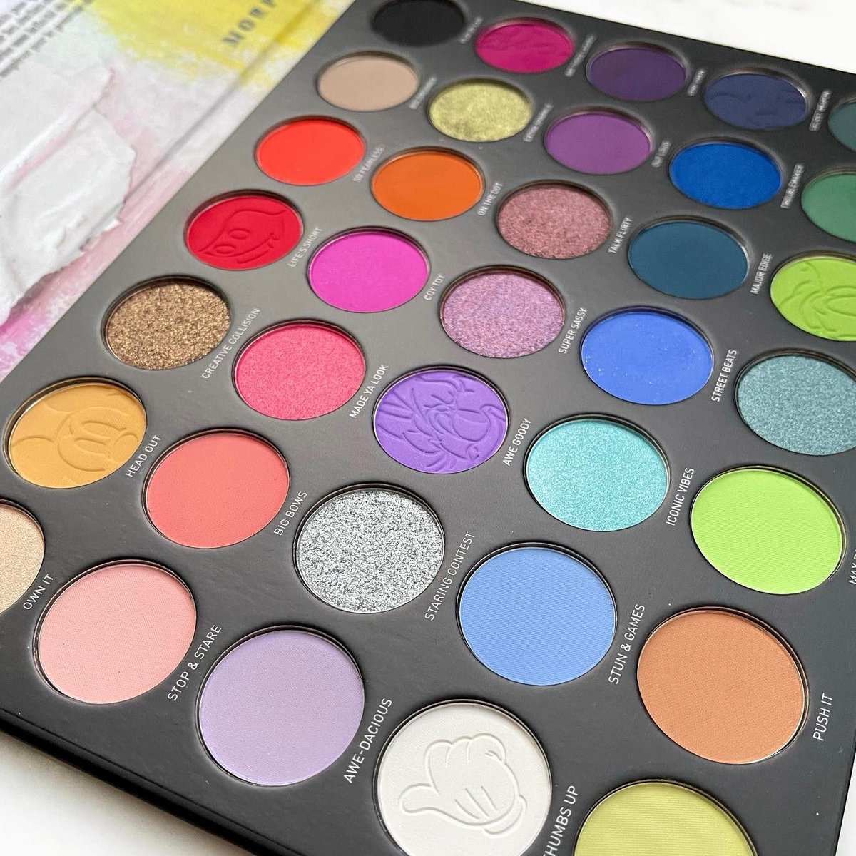 MorpheBrushes's tweet image. Oh boy! Look at that range of colors 😍 The #MICKEYANDFRIENDS TRUTH BE BOLD ARTISTRY PALETTE ($26 usd) is a boundary-breaking palette bursting with 35 unapologetically bold shades in super-fierce finishes 🎨 

#Morphe #MorpheBrushes #Regram