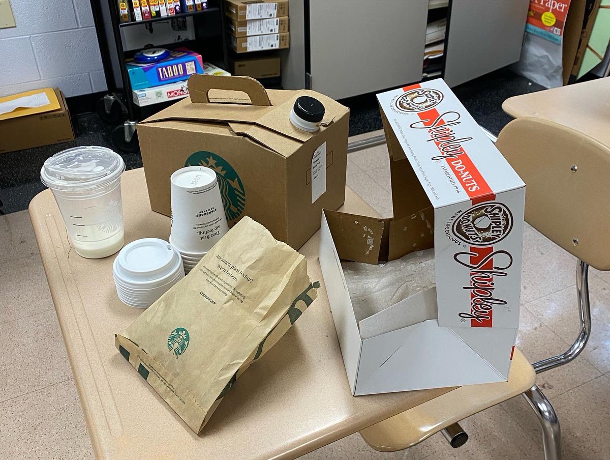 SpanishJorge's tweet photo. This is dedication! My AP Spanish students & an amazing colleague sacrificed their Saturday morning to take a full length (3 1/2 hour) practice exam. There was very little bribery & lots of pride.😉💛🖤🤍#apspanishlanguage #verticalalignment #SumnerAchieves #ROCvision https://t.co/HwqdrU41oI